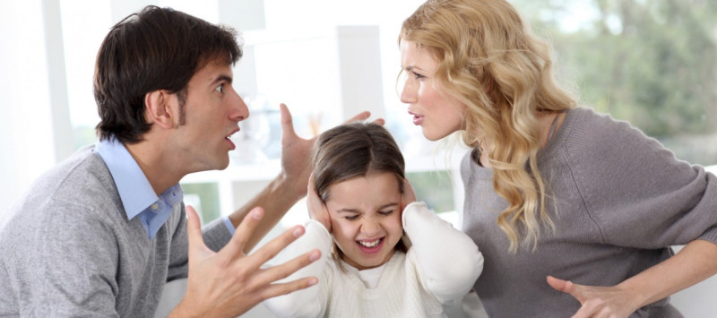 Vecākiem strīdus vajadzētu atrisināt atsevišķā strīdu istabā