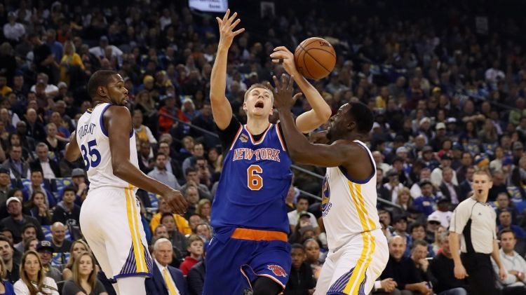 "Warriors" atstāj Porziņģi ar astoņiem punktiem un pieveic "Knicks"