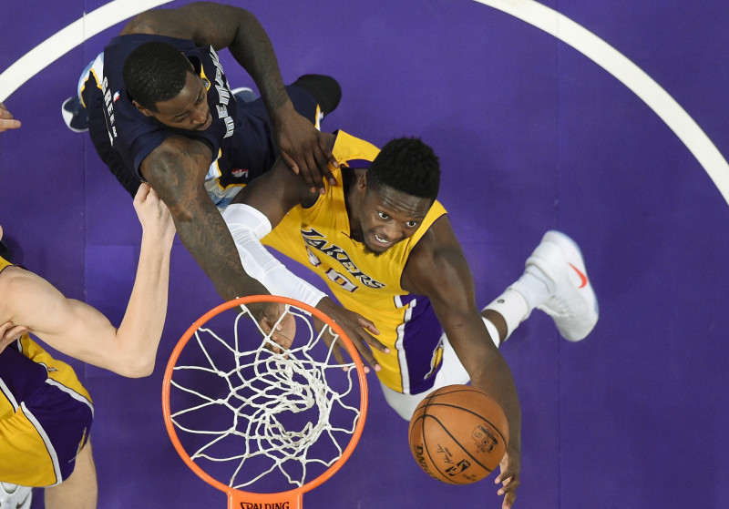 "Lakers" iemet 17 trīnīšus, Rendlam "triple-double"