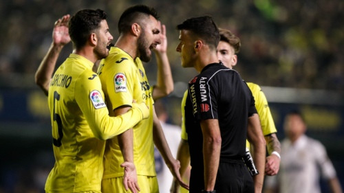 "Villarreal" kritizē tiesnesi, Ramoss atbild Pikē un Dani Alvesam