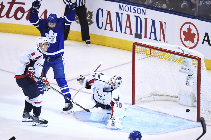Pagarinājumu naktī "Maple Leafs" pārņem vadību pret "Capitals"