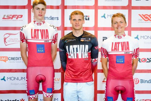 Latvijas riteņbraukšanas izlašu sportisti startēs vienota dizaina formas tērpos