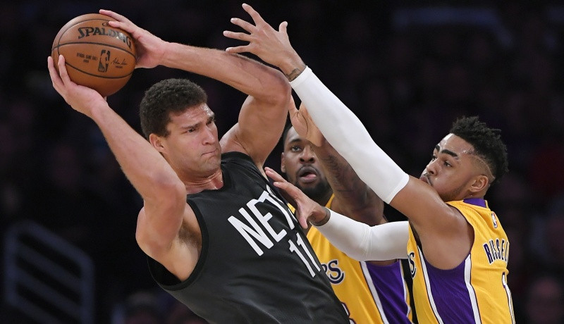 "Lakers" maiņas darījumā iegūst "Nets" centru Lopesu