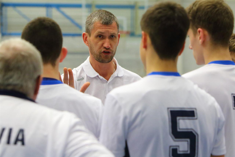 Latvijas kadetu izlase volejbolā pārspēj Ukrainu