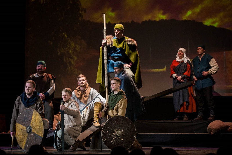 Liepājas Tautas teātris un režisore Ināra Kalnarāja sestdien aicina uz  pirmizrādi “Kuršu vikingi”