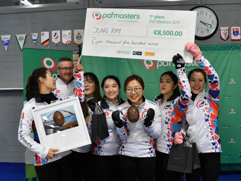 Sieviešu kērlinga turnīrā Somijā uzvar komanda no Korejas