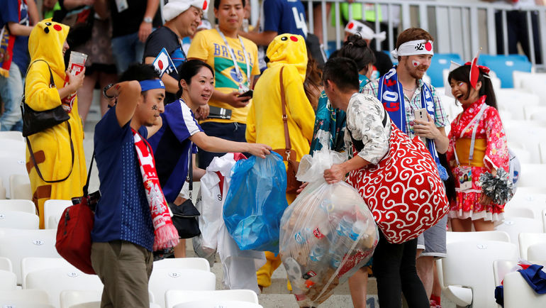 Pasaules kausā Japānas pārstāvji izcēlās ar atkritumu savākšanu