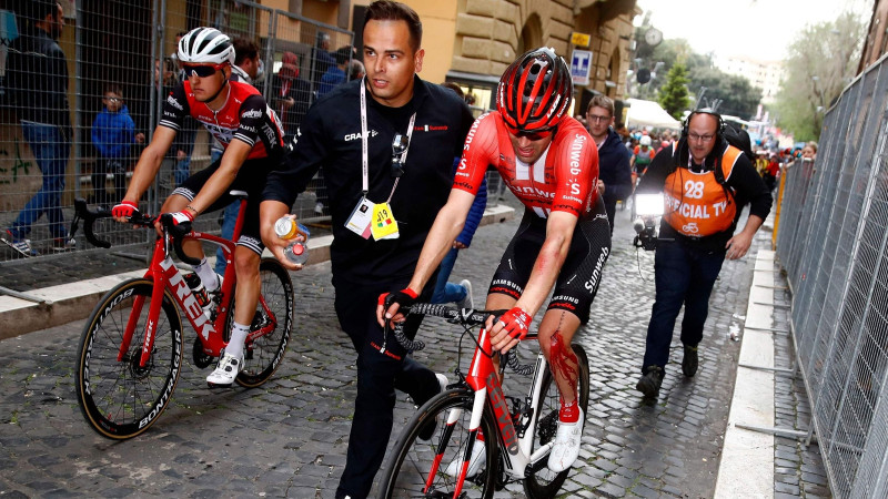 Dumolēns izstājas no "Giro d'Italia" pēc vakardienas smagā kritiena