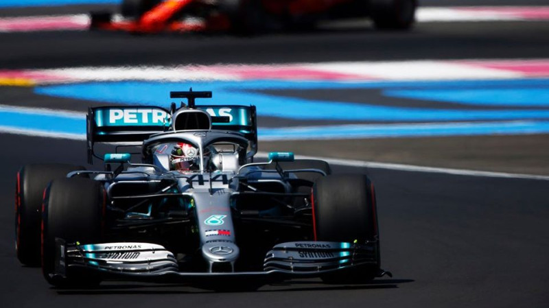 Hamiltonam pārliecinoša uzvara Francijas F1 posmā