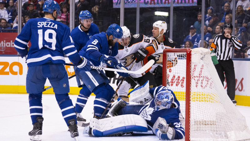 Nule iemainītais Kempbels "Maple Leafs" vārtos debitē ar uzvaru