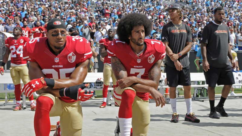 NFL publiski atzīst kļūdu aizliegt spēlētājiem miermīlīgi protestēt himnas laikā