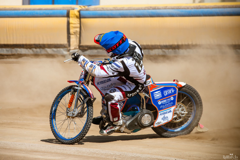 Francis Gusts - otrais, Oļegs Mihailovs - ceturtais labākais juniors eWinner 1. līgā