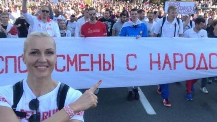 Baltkrievijas zvaigznei Ļevčankai piespriež 15 dienas aiz restēm, aicina sportistus boikotēt sacensības