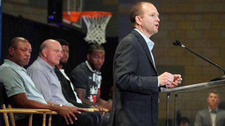 "Clippers" prezidents Frenks atzīts par sezonas labāko funkcionāru NBA