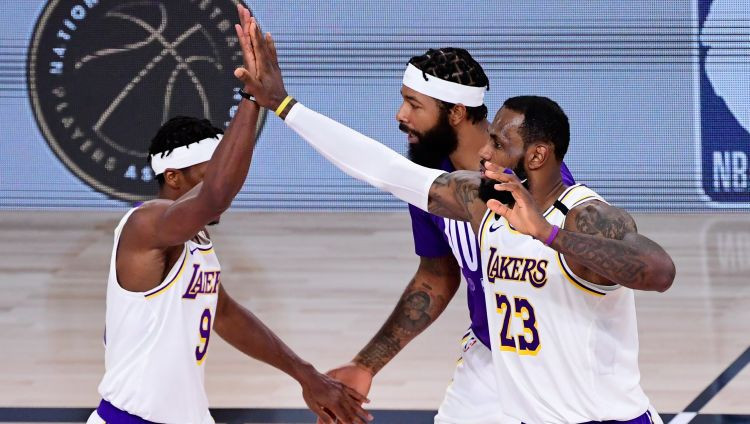 "Lakers" pēc desmit gadiem atkal NBA čempione, Lebronam ceturtais tituls