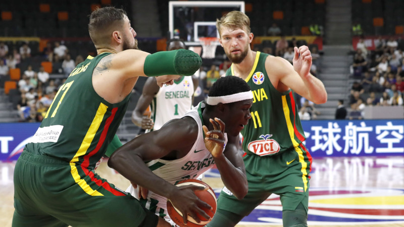 Lietuva "Eurobasket" kvalifikācijas mačiem piesaista Saboni un Valančūnu