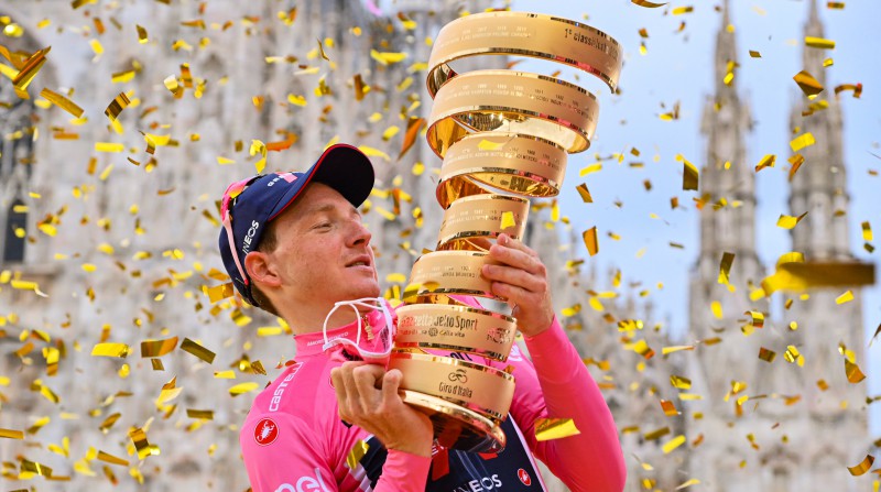 Brits Geigens-Hārts pēdējā posmā triumfē "Giro d'Italia" un svin savu lielāko panākumu
