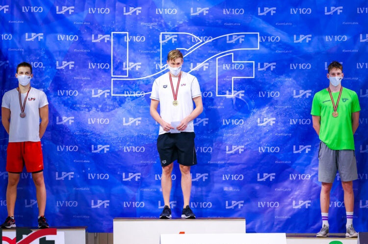 "Rīgas Sprintā" peldēšanā noskaidroti pirmie medaļnieki