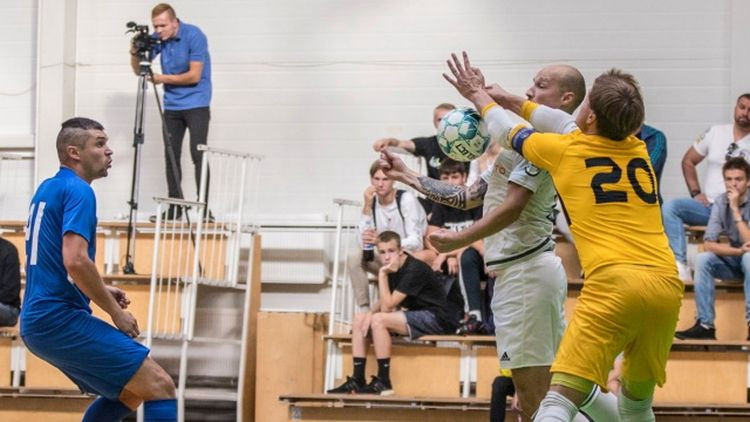 Covid-19 dēļ pārcelta Latvijas telpu futbola klasika - "Nikars" pret "Rabu"