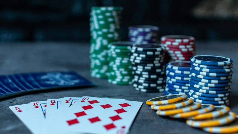 Kriptovalūtu tirgošana daudziem profesionāļiem aizvieto pokeru