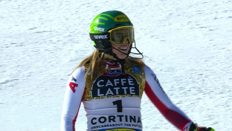Līnsbergeres zelts slalomā nodrošina Austrijas priekšlaicīgu uzvaru medaļu ieskaitē