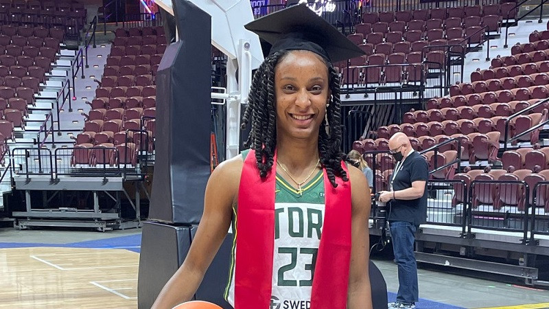 Laksas konkurente mēnesi pēc sezonas sākuma gūst pirmos punktus WNBA karjerā