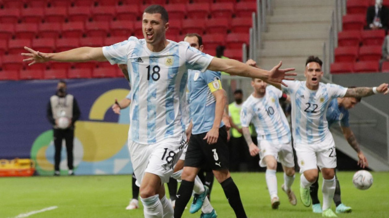 Mesi piespēlē Argentīnas pirmajā uzvarā, Čīle ar grūtībām pieveic Bolīviju