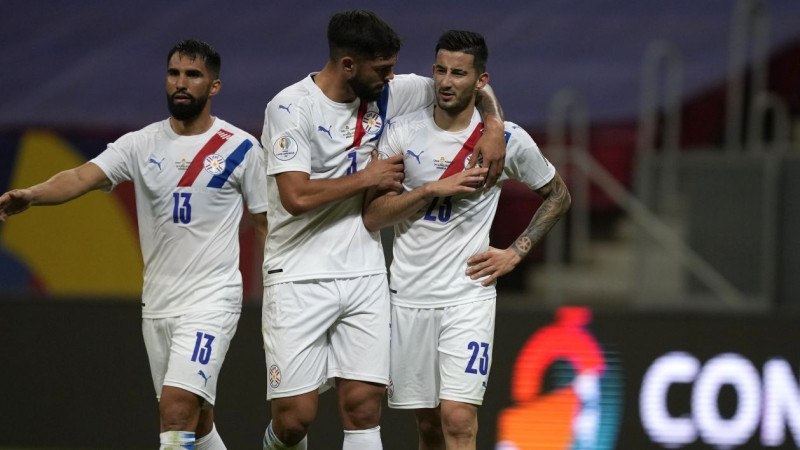 Paragvaja pārsteidz Čīli, Urugvaja nodrošina vietu "Copa America" 1/4 finālā