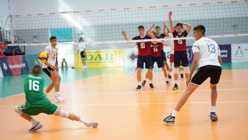 Latvijas U17 volejbolisti zaudē četros setos un cīnīsies par septīto vietu