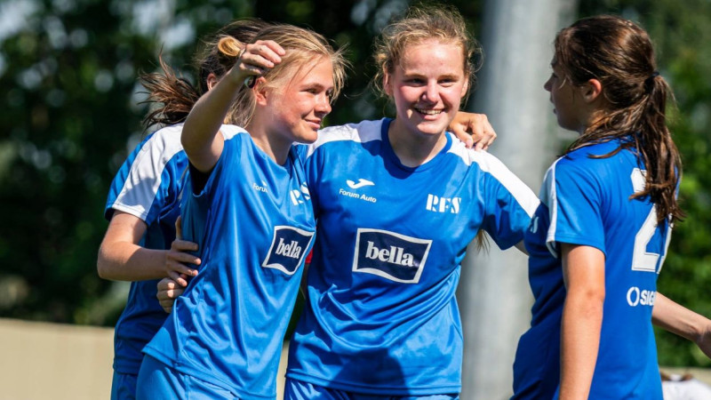 "Rīgas Futbola skola" grauj un astoto reizi kļūst par Latvijas čempioni sievietēm