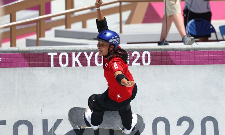 Japāna turpina dominēt skeitbordingā: parka finālā sievietēm triumfē Josozumi