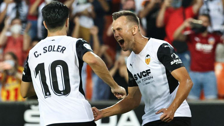 Spānijas sezona sākas ar diviem noraidījumiem un "Valencia" uzvaras vārtiem mazākumā