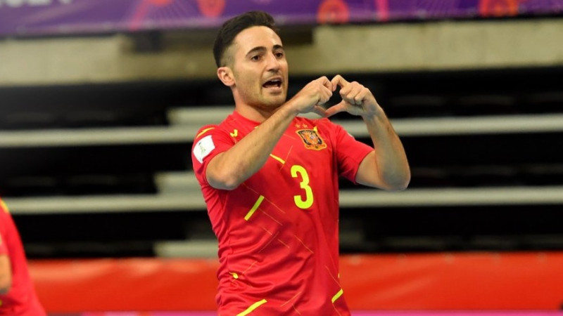 Spānijas telpu futbolisti atspēlējas pret Japānu, astotdaļfinālā arī Irāna un Argentīna