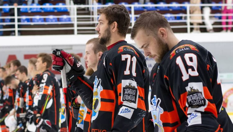 Ukrainas hokejistam par rasistisko žestu piespriež 3+10 spēļu diskvalifikāciju