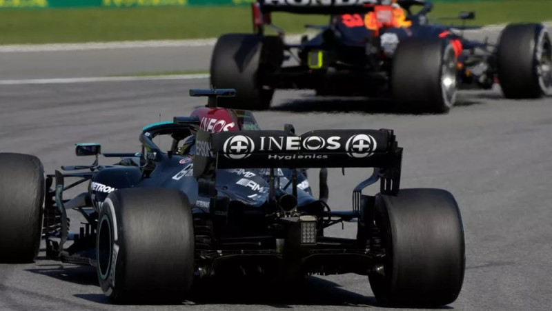 "Red Bull" meklē pierādījumus un varētu iesniegt protestu pret "Mercedes"