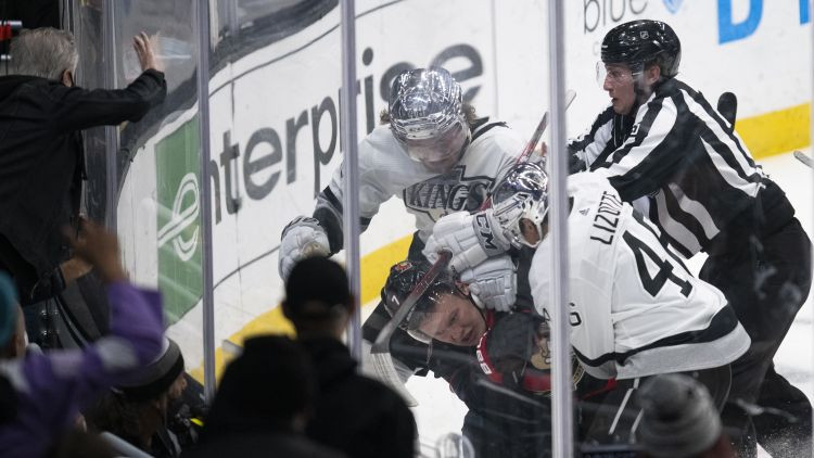 NHL uzbrucējs Lemjē par Otavas kapteiņa sakošanu diskvalificēts uz piecām spēlēm