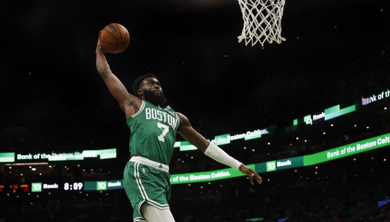 ''Celtics'' pārbaudes spēlē ar +41 grauj ''Hornets'', Braunam 24+5