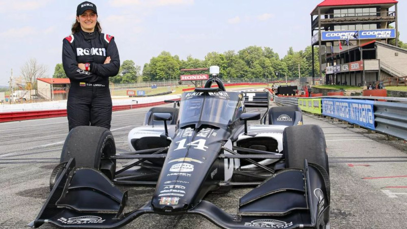"Indycar" čempionātā brauks sieviete, uz starta arī lietuvietis