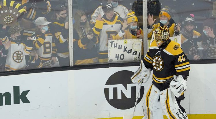 Ilggadējais "Bruins" pamatvārtsargs Rasks mēnesi pēc atgriešanās paziņo par karjeras beigām