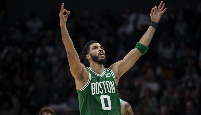''Celtics'' atstāj Bruklinu sausā un kā pirmā iekļūst play-off otrajā kārtā
