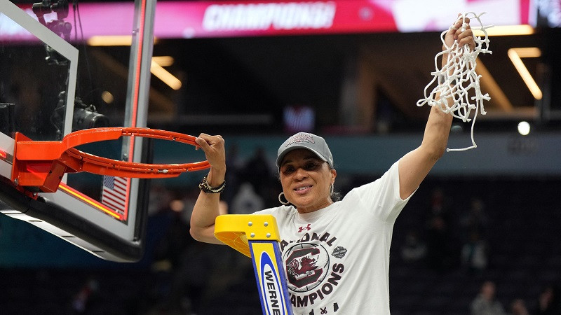 Favorīte "South Carolina" sagādā "UConn" pirmo zaudējumu NCAA finālos