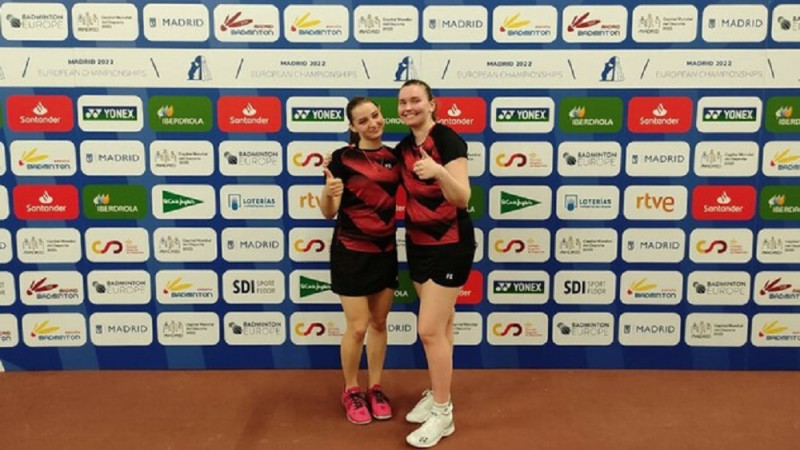Latvijas duets piedzīvo zaudējumu EČ badmintonā dubulstpēlēs spēcīgajām anglietēm