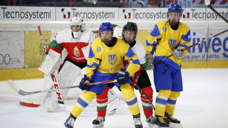 Ungāru U18 hokejisti pārspēj Ukrainu, sperot platu soli pretim 1A divīzijai