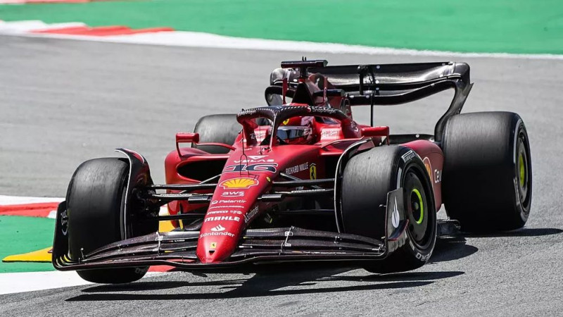 "Ferrari" piloti ātrāki par Verstapenu pirmajā treniņā Barselonā