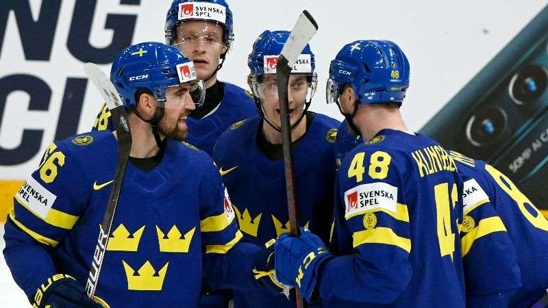 Zviedrijas hokejisti sagrauj norvēģus un turpina cīņu par pirmo vietu B apakšgrupā