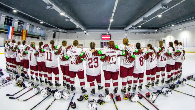 Latvijas U18 hokejistes cīņas galotnē atzīst austrāliešu pārākumu