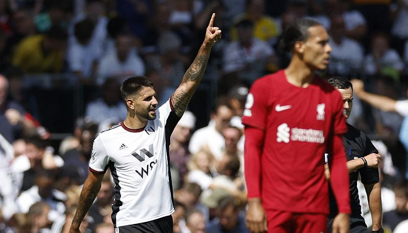 Mitrovičs turpina uguņot, vicečempione "Liverpool" zaudē punktus pret "Fulham"