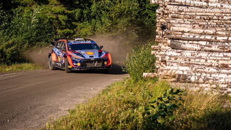 Tanaks pēdējos ātrumposmos sakauj Rovanperu un izcīna uzvaru WRC posmā Somijā