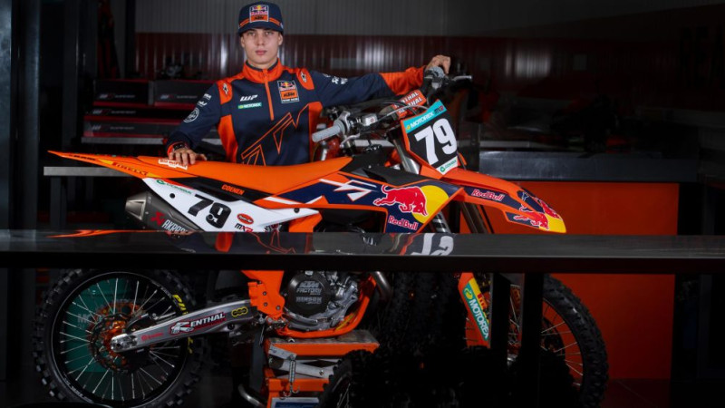 KTM rūpnīcas komandu MX2 klasē papildina vēl viens braucējs