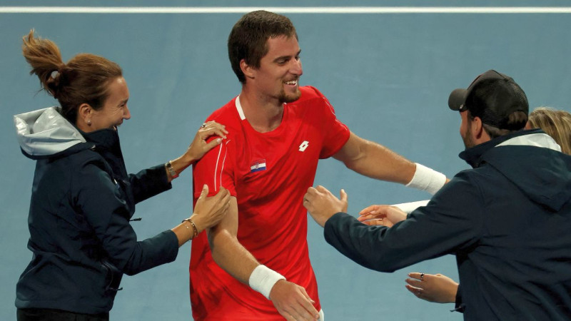 Horvāti pieveic Francijas tenisistus, Hurkačs pārspēj Vavrinku, iegūstot pirmo vietu Polijai